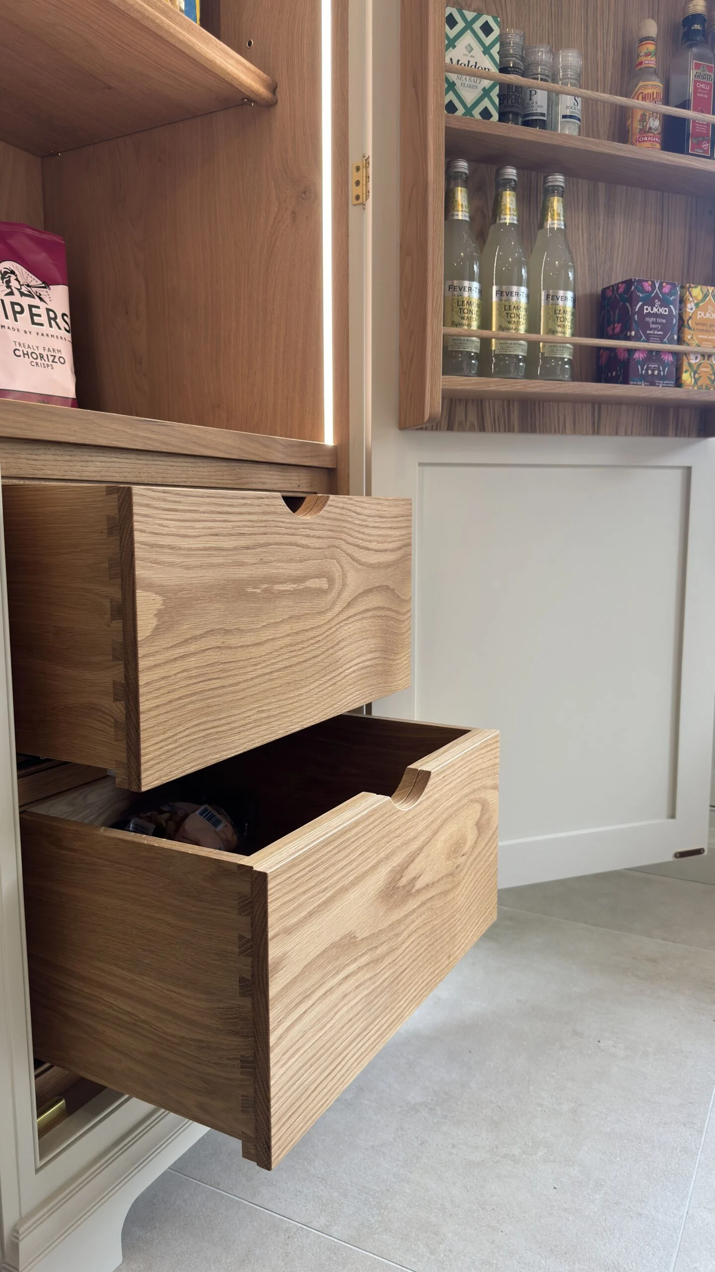 High-quality kitchen cabinetry in Surrey, London and throughout the UK.