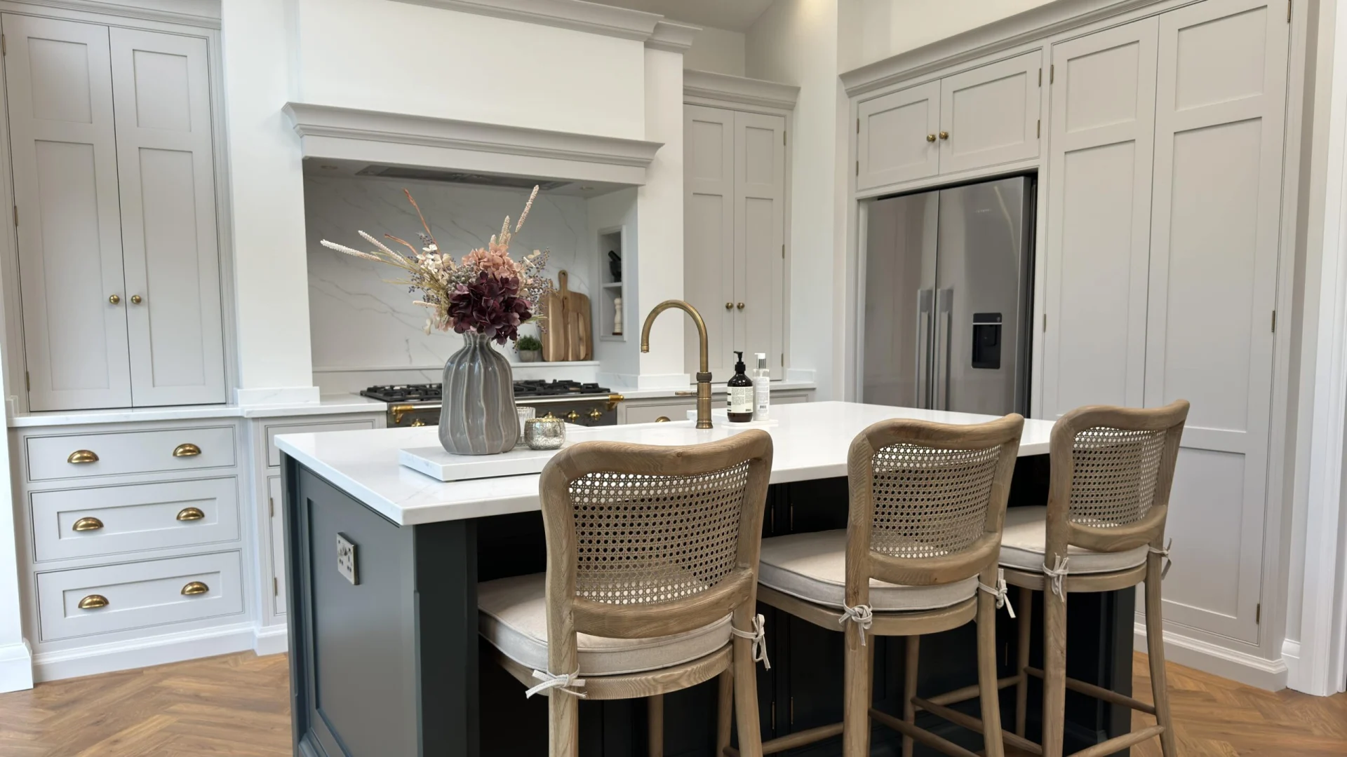 High-quality kitchen cabinetry in Surrey, London and throughout the UK.