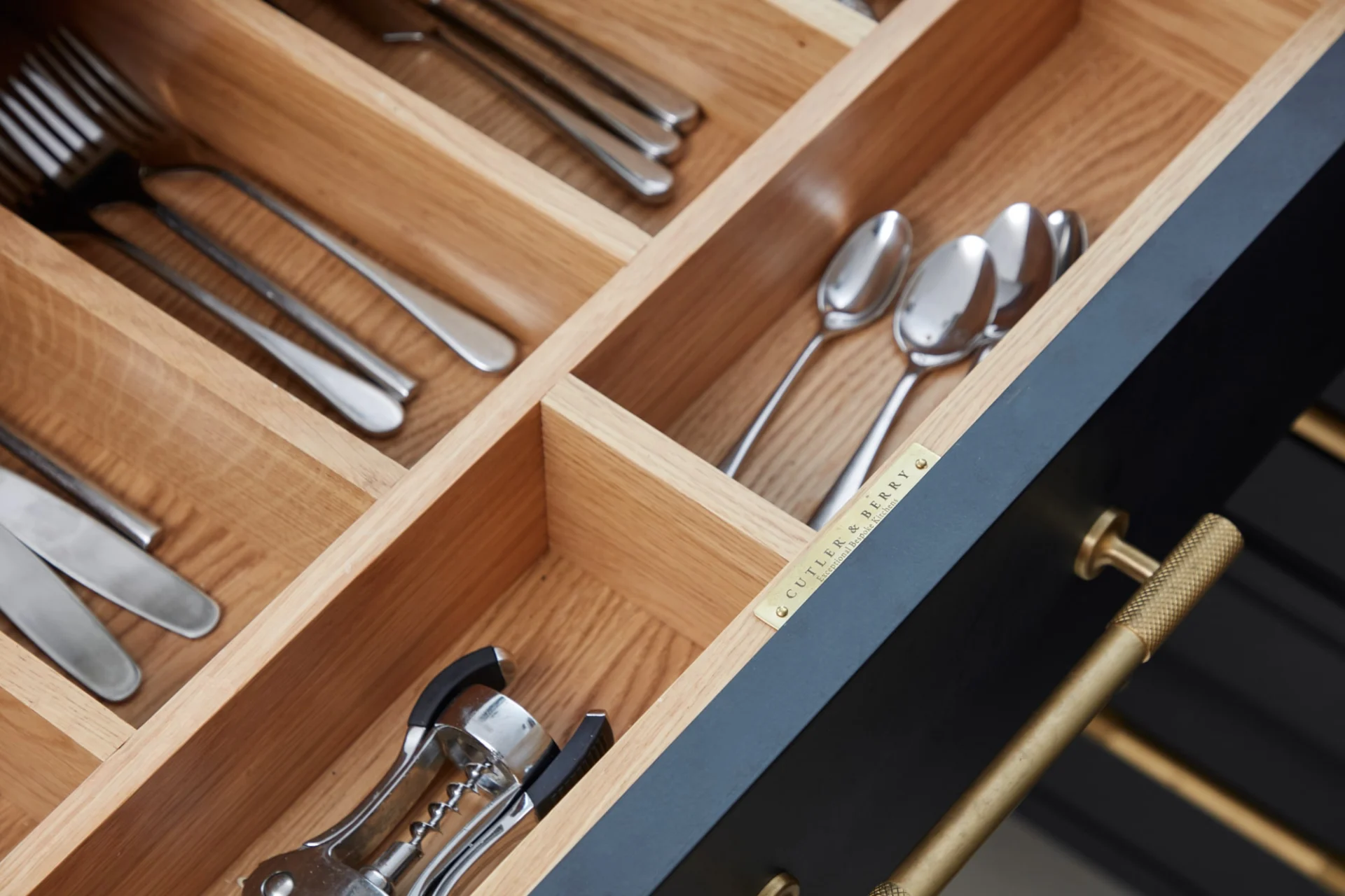 Bespoke kitchens handcrafted in Surrey for homes in Great Britain